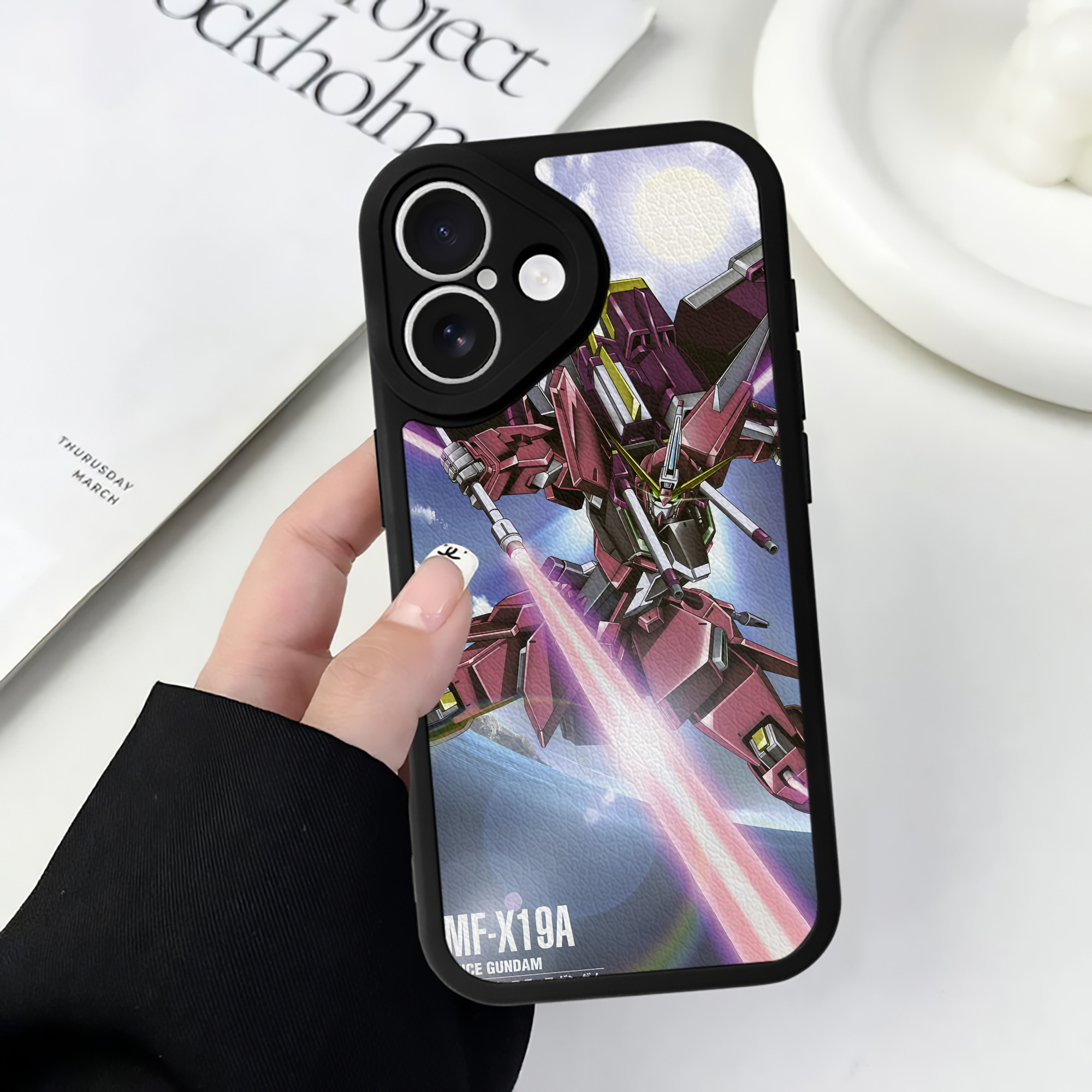 （画像用） 機動戦士ガンダム Mobile Suit Gundam 【iPhone 16シリーズ対応】シリコンスマホケース（レザー調） 材質：シリコン